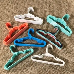 70 Kids Hangers